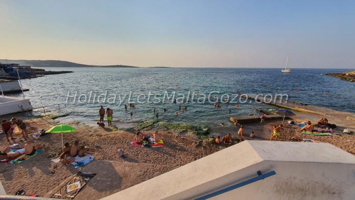 Holiday Let Malta Bugibba Apartment bay square no2.